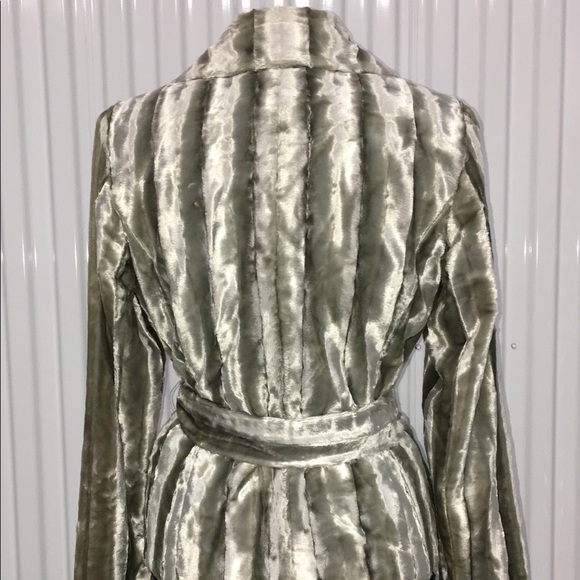 Woman’s short Jacket - Picture 3 of 6